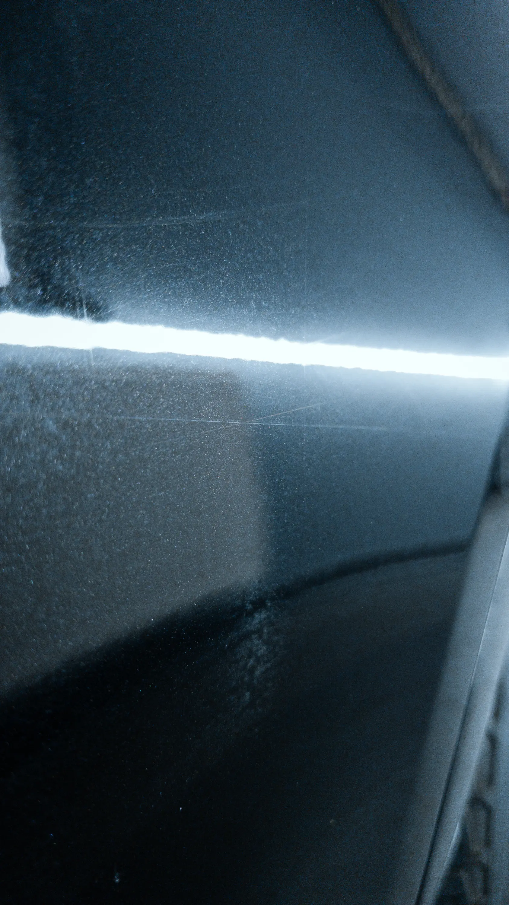 Poškrábaný lak auta Volkswagen Golf GTI