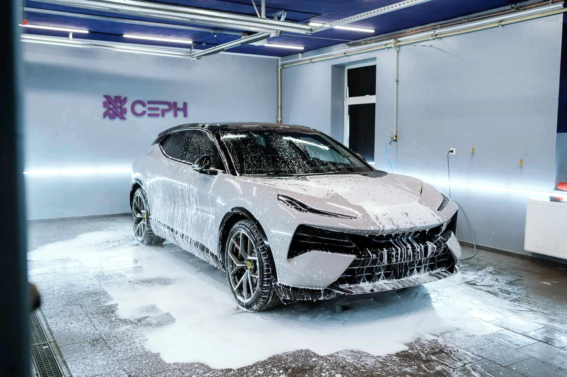 Auto v detailingovém studiu