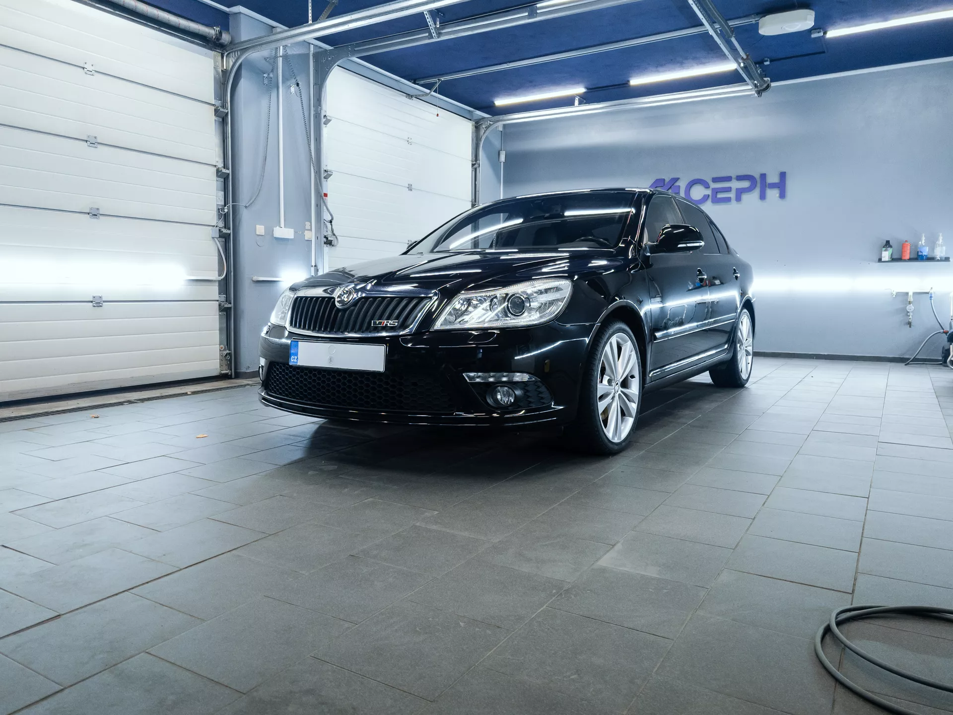 Auto v detailingovém studiu