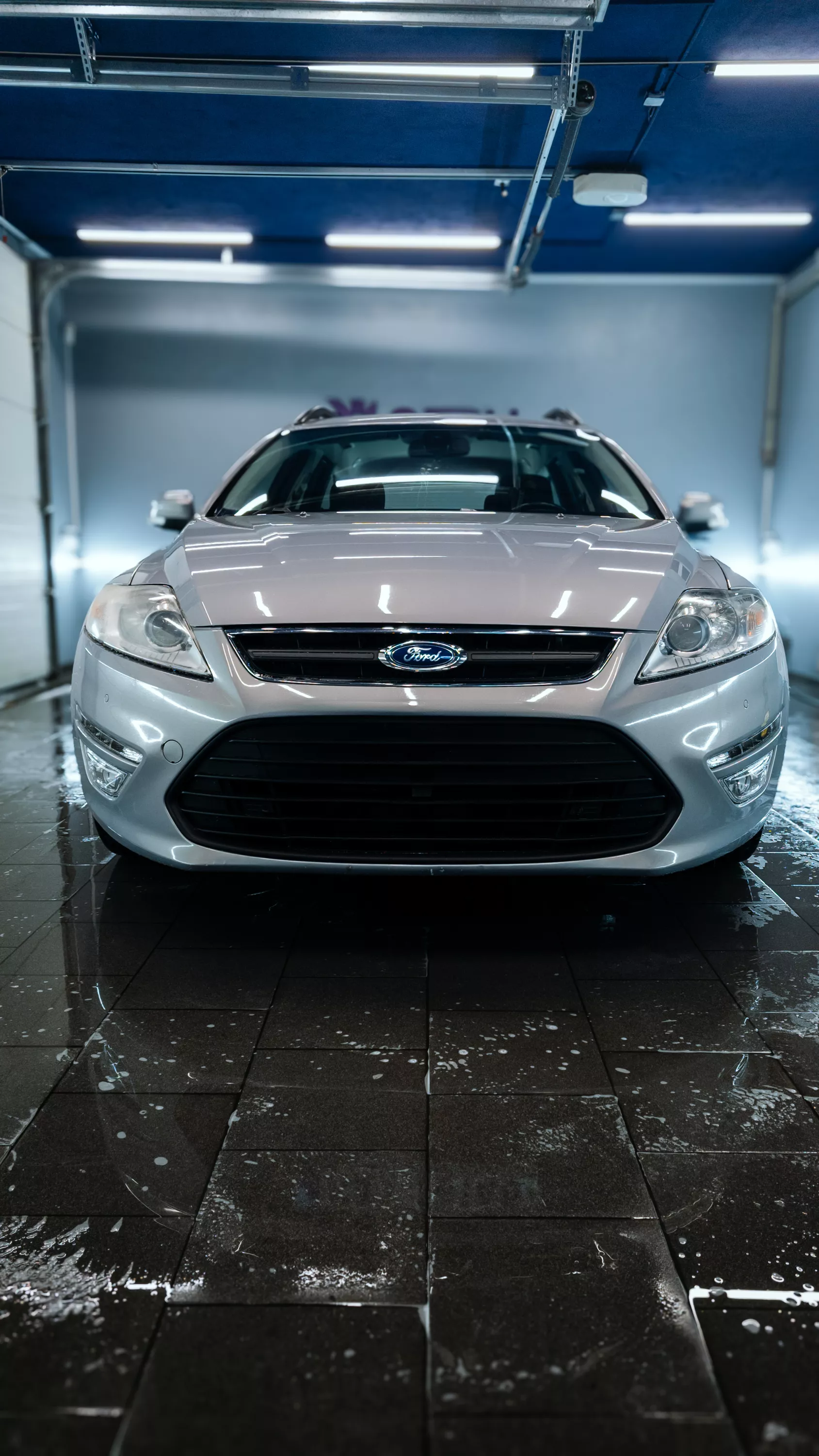 Auto v detailingovém studiu