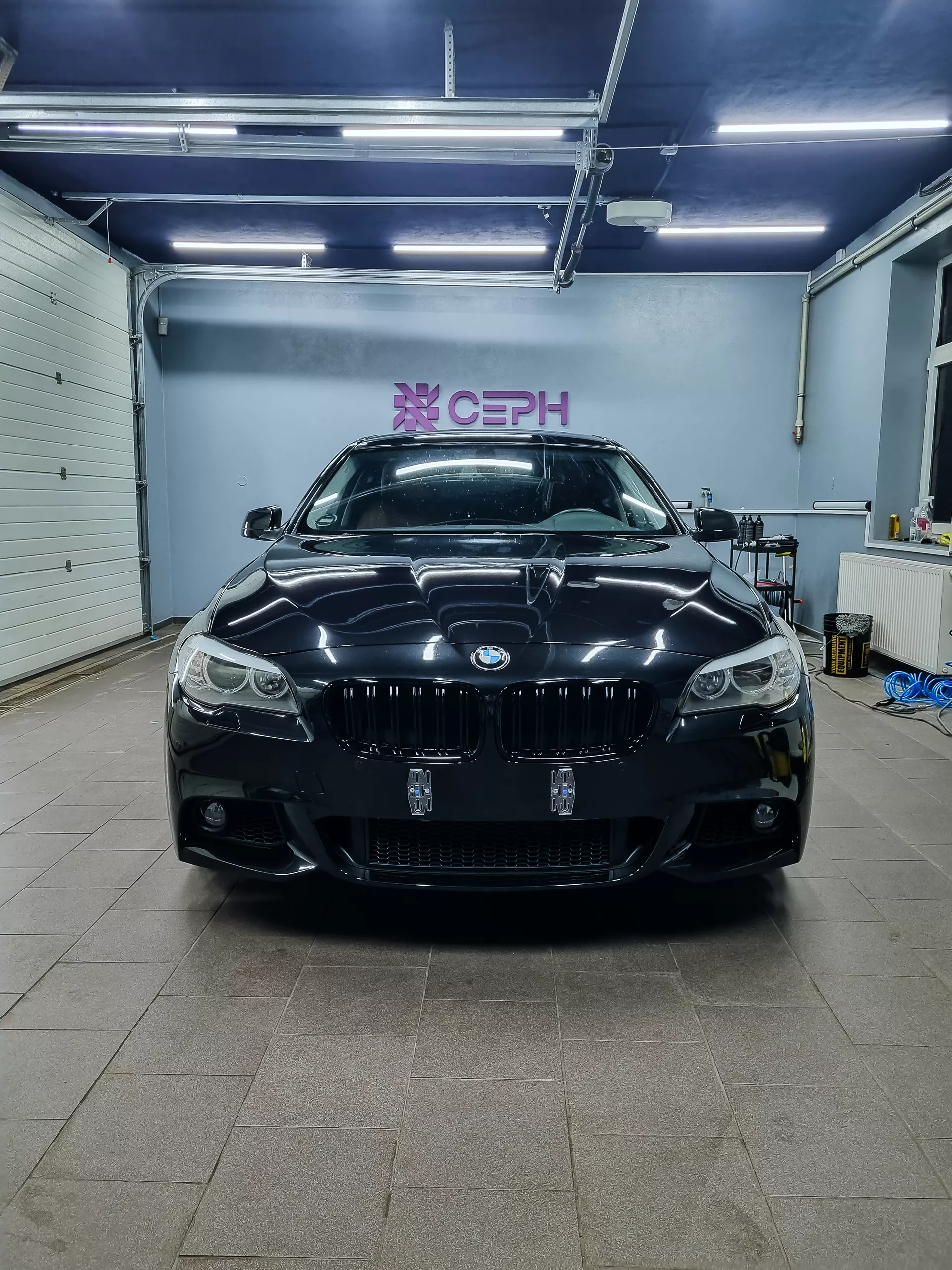 Auto v detailingovém studiu